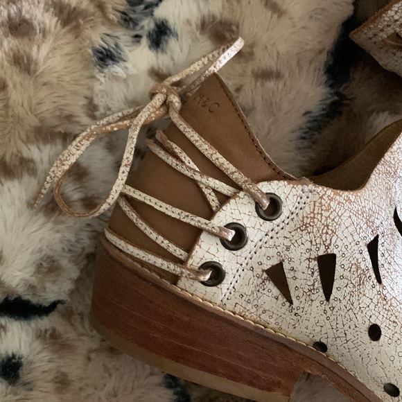 Musse & Cloud Anisse Distressed Leather Boots — 5/5.5 US / 36 Euro - Picture 5 of 10